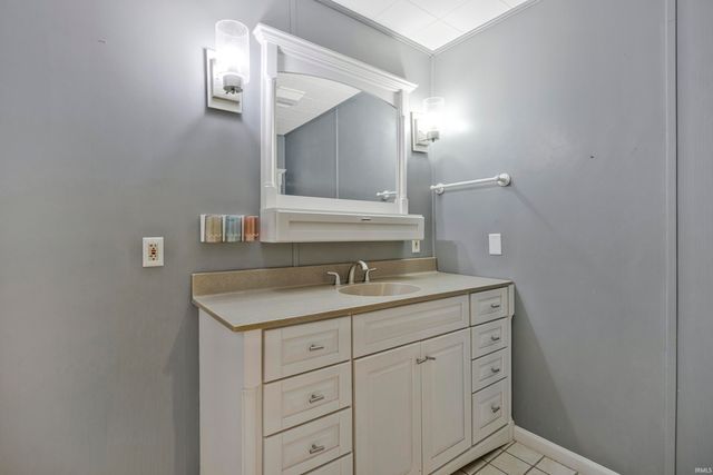 7424 Oaklawn Drive, Newburgh, IN 47630