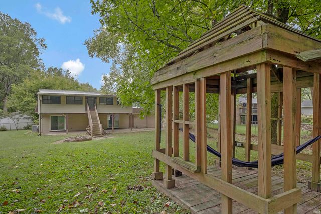 7424 Oaklawn Drive, Newburgh, IN 47630