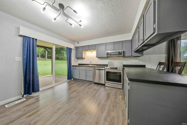 7424 Oaklawn Drive, Newburgh, IN 47630