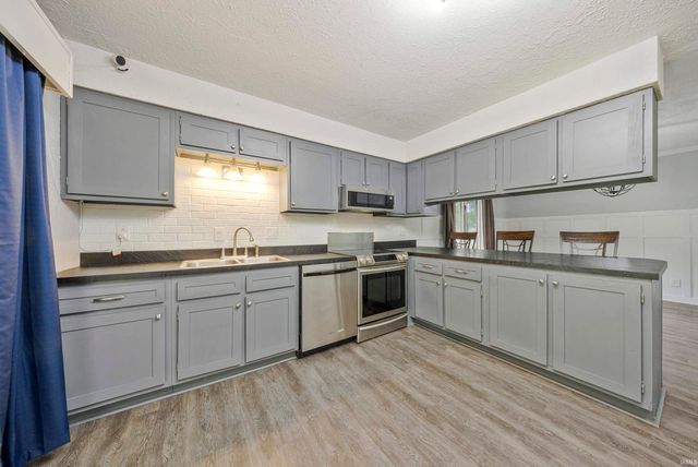 7424 Oaklawn Drive, Newburgh, IN 47630