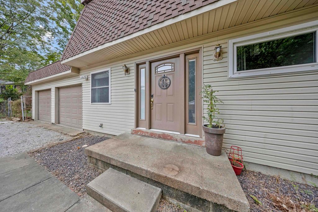 7424 Oaklawn Drive, Newburgh, IN 47630