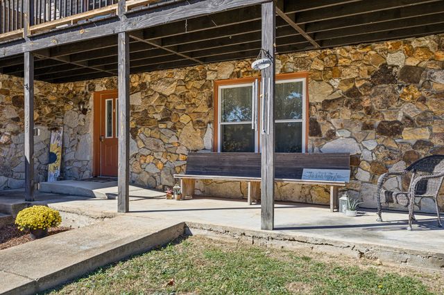635 Cane Creek Rd, Hohenwald, TN 38462