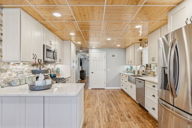 635 Cane Creek Rd, Hohenwald, TN 38462