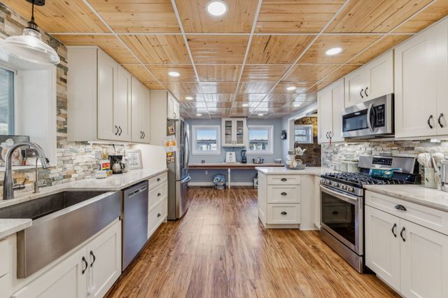 635 Cane Creek Rd, Hohenwald, TN 38462