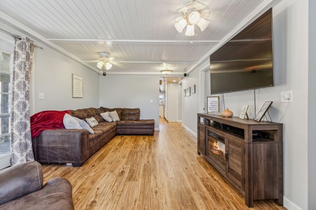 635 Cane Creek Rd, Hohenwald, TN 38462