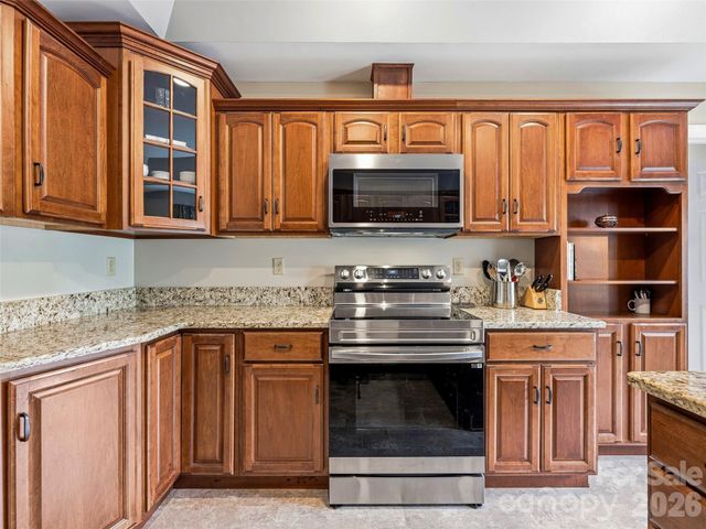 115 Flameleaf Lane, Laurel Park, NC 28739
