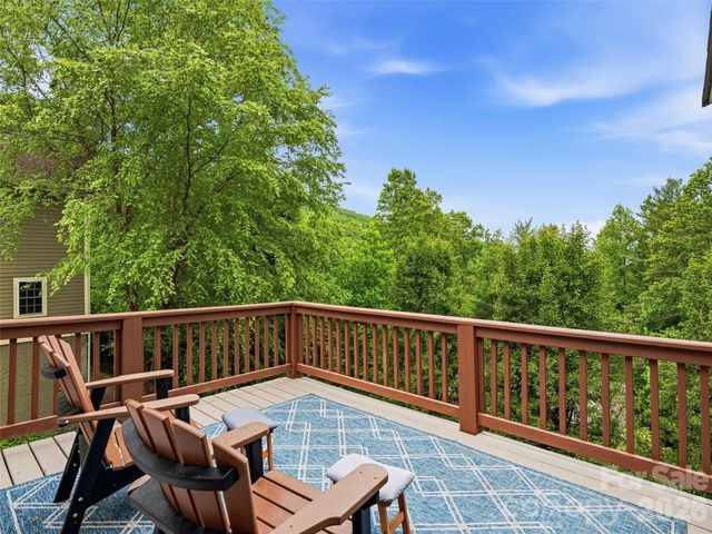 115 Flameleaf Lane, Laurel Park, NC 28739