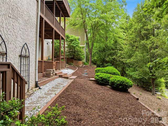 115 Flameleaf Lane, Laurel Park, NC 28739