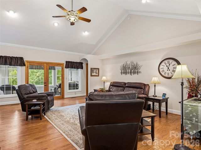 115 Flameleaf Lane, Laurel Park, NC 28739