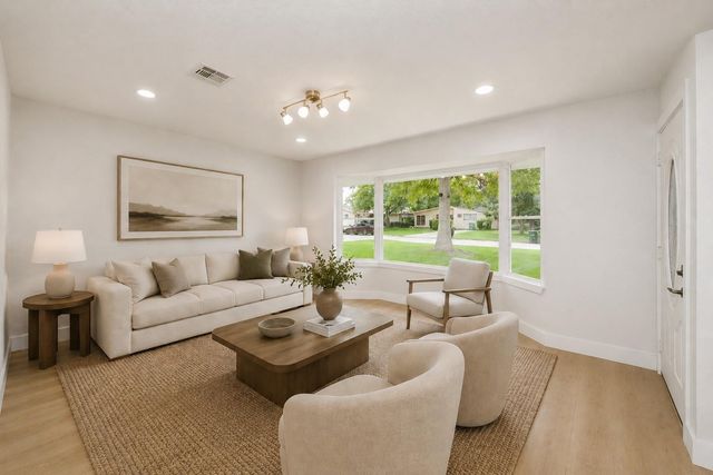5455 N Crooked Creek Drive, Houston, TX 77017