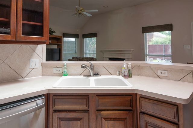 5833 Legend Lane, The Colony, TX 75056