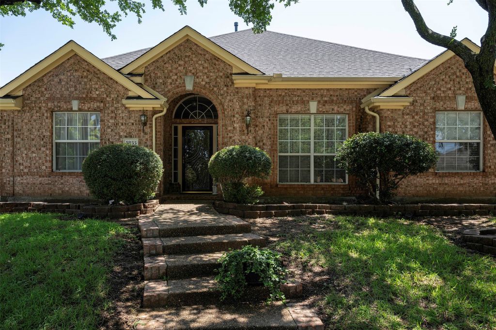 5833 Legend Lane, The Colony, TX 75056