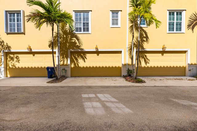 104 Osceola Lane, Jupiter, FL 33458