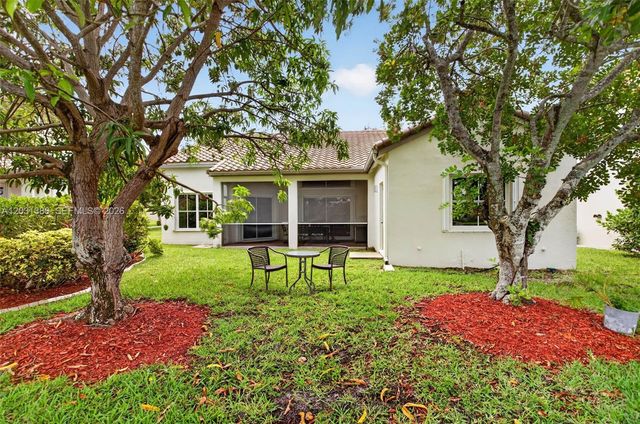 370 Carrington Dr, Weston, FL 33326