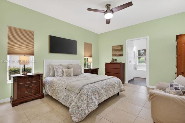 370 Carrington Dr, Weston, FL 33326
