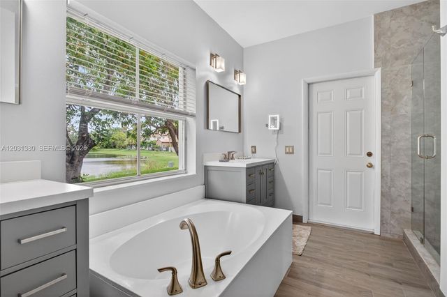 370 Carrington Dr, Weston, FL 33326