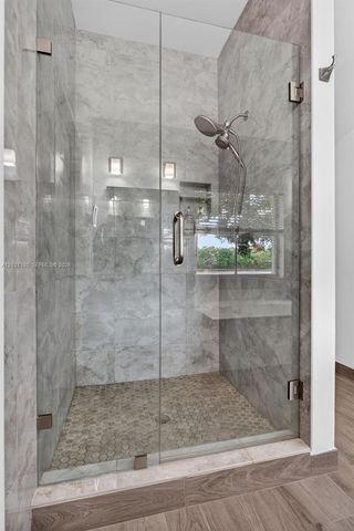 370 Carrington Dr, Weston, FL 33326