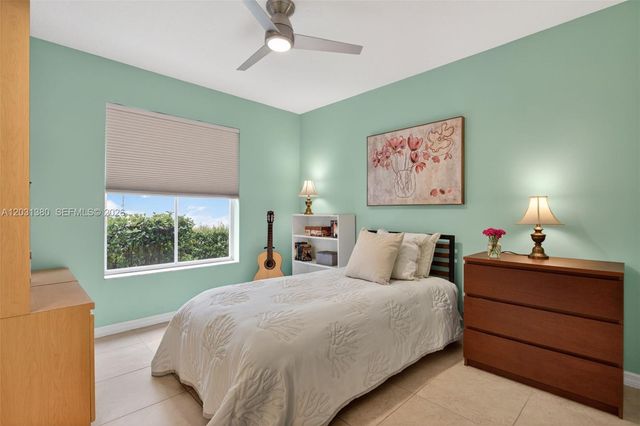 370 Carrington Dr, Weston, FL 33326
