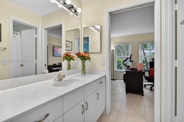 370 Carrington Dr, Weston, FL 33326