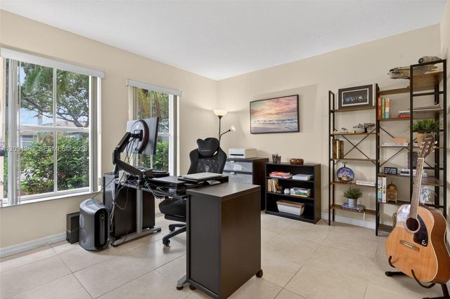 370 Carrington Dr, Weston, FL 33326