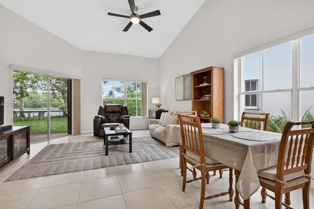 370 Carrington Dr, Weston, FL 33326
