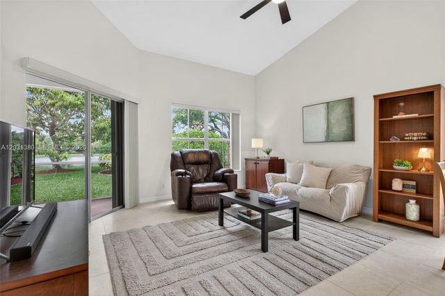 370 Carrington Dr, Weston, FL 33326
