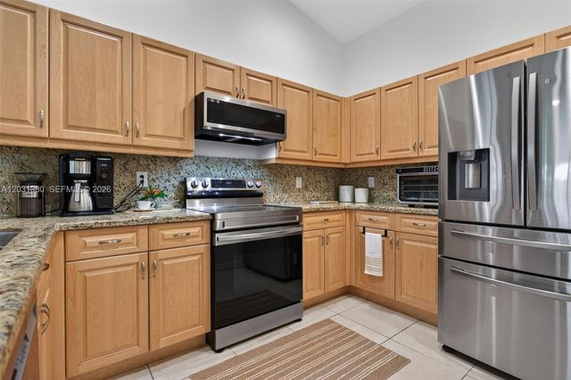 370 Carrington Dr, Weston, FL 33326