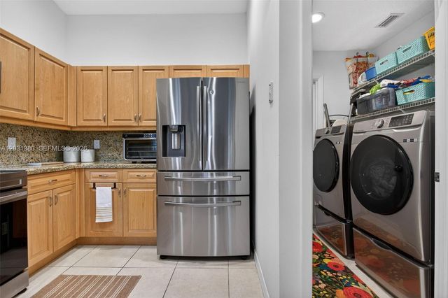370 Carrington Dr, Weston, FL 33326