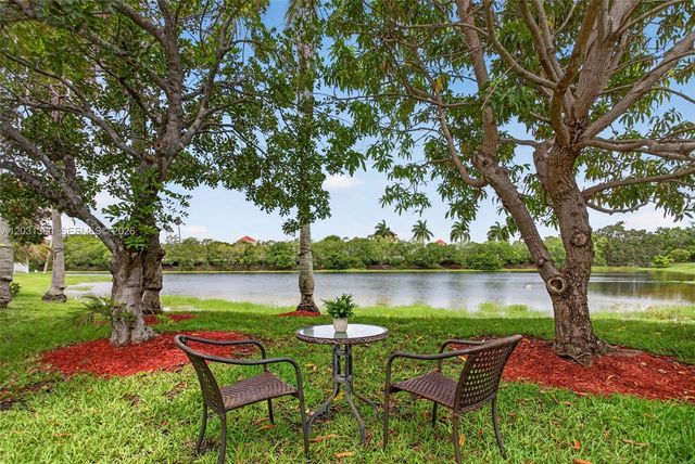 370 Carrington Dr, Weston, FL 33326