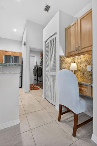 370 Carrington Dr, Weston, FL 33326