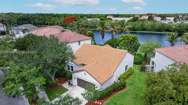 370 Carrington Dr, Weston, FL 33326