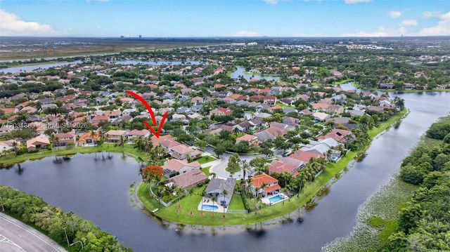 370 Carrington Dr, Weston, FL 33326