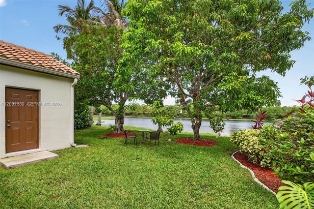 370 Carrington Dr, Weston, FL 33326