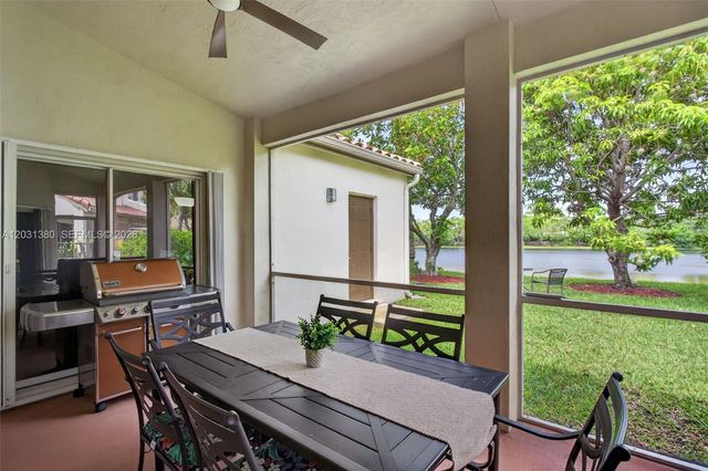 370 Carrington Dr, Weston, FL 33326