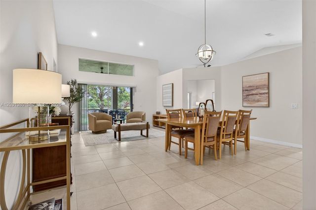 370 Carrington Dr, Weston, FL 33326
