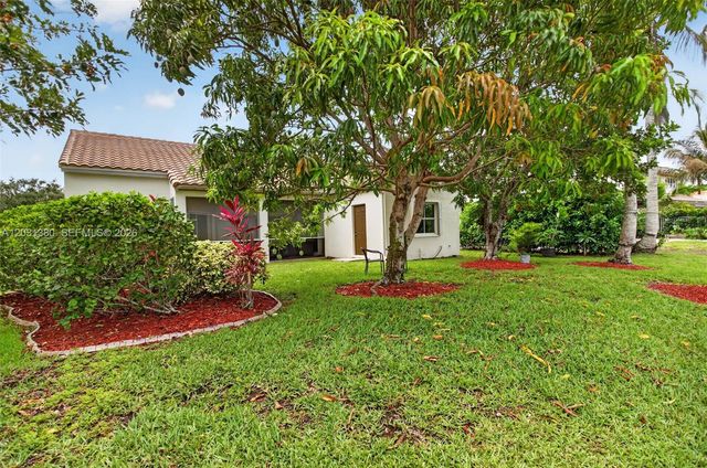 370 Carrington Dr, Weston, FL 33326