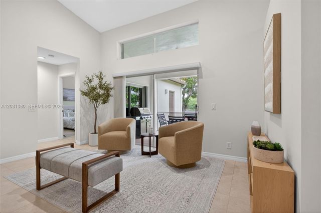 370 Carrington Dr, Weston, FL 33326