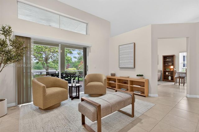 370 Carrington Dr, Weston, FL 33326