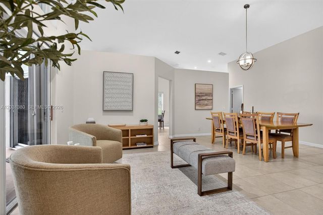 370 Carrington Dr, Weston, FL 33326