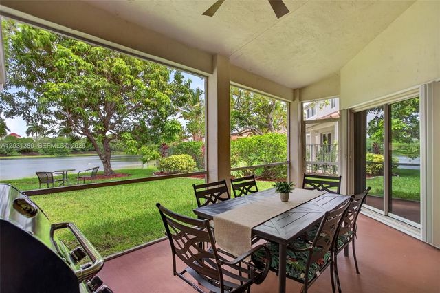370 Carrington Dr, Weston, FL 33326