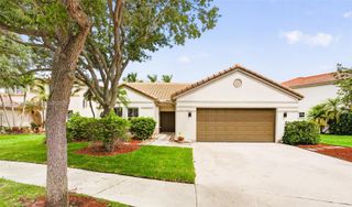370 Carrington Dr, Weston, FL 33326