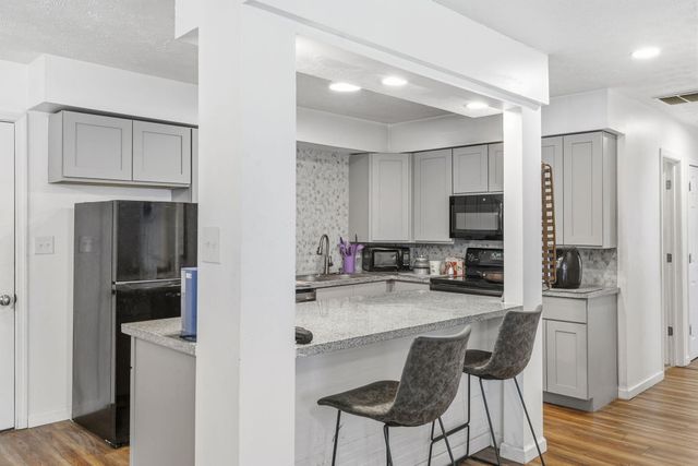 910 S Nettleton Avenue, Springfield, MO 65806