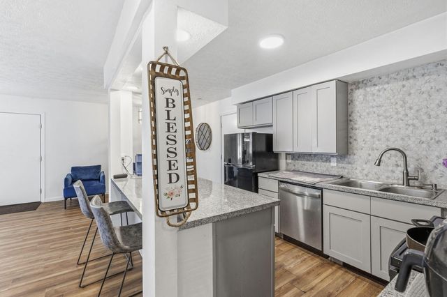 910 S Nettleton Avenue, Springfield, MO 65806