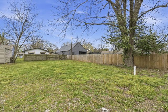 910 S Nettleton Avenue, Springfield, MO 65806