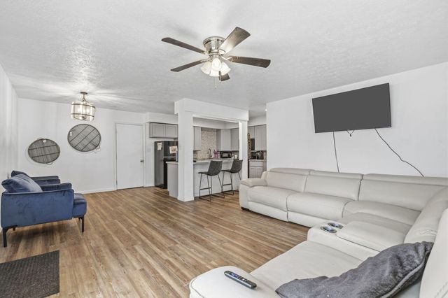 910 S Nettleton Avenue, Springfield, MO 65806