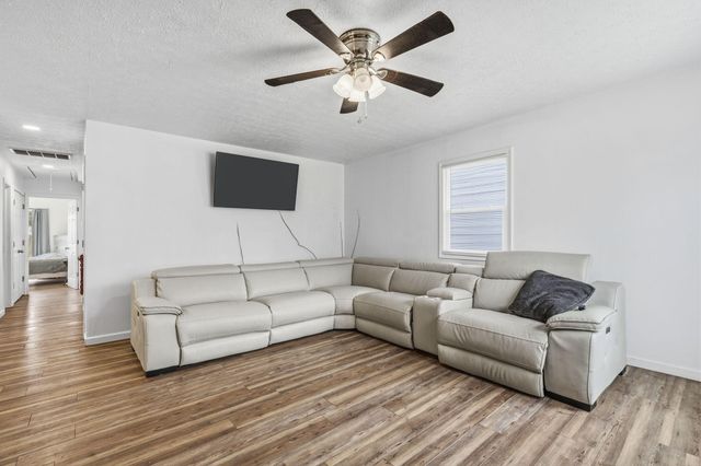 910 S Nettleton Avenue, Springfield, MO 65806