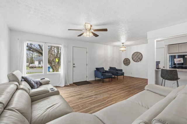 910 S Nettleton Avenue, Springfield, MO 65806