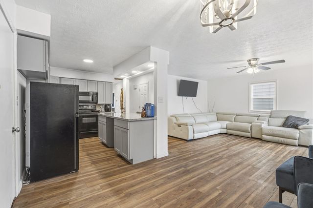 910 S Nettleton Avenue, Springfield, MO 65806