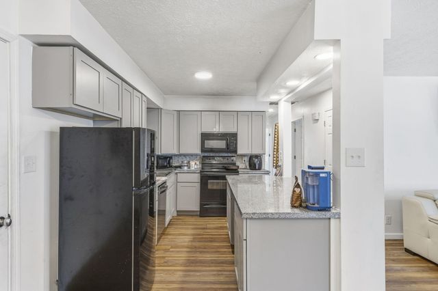 910 S Nettleton Avenue, Springfield, MO 65806