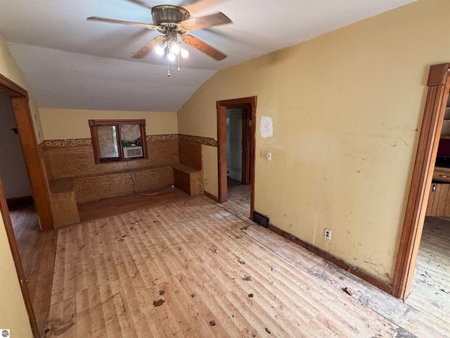 10260 E Coe Road, St Louis, MI 48880